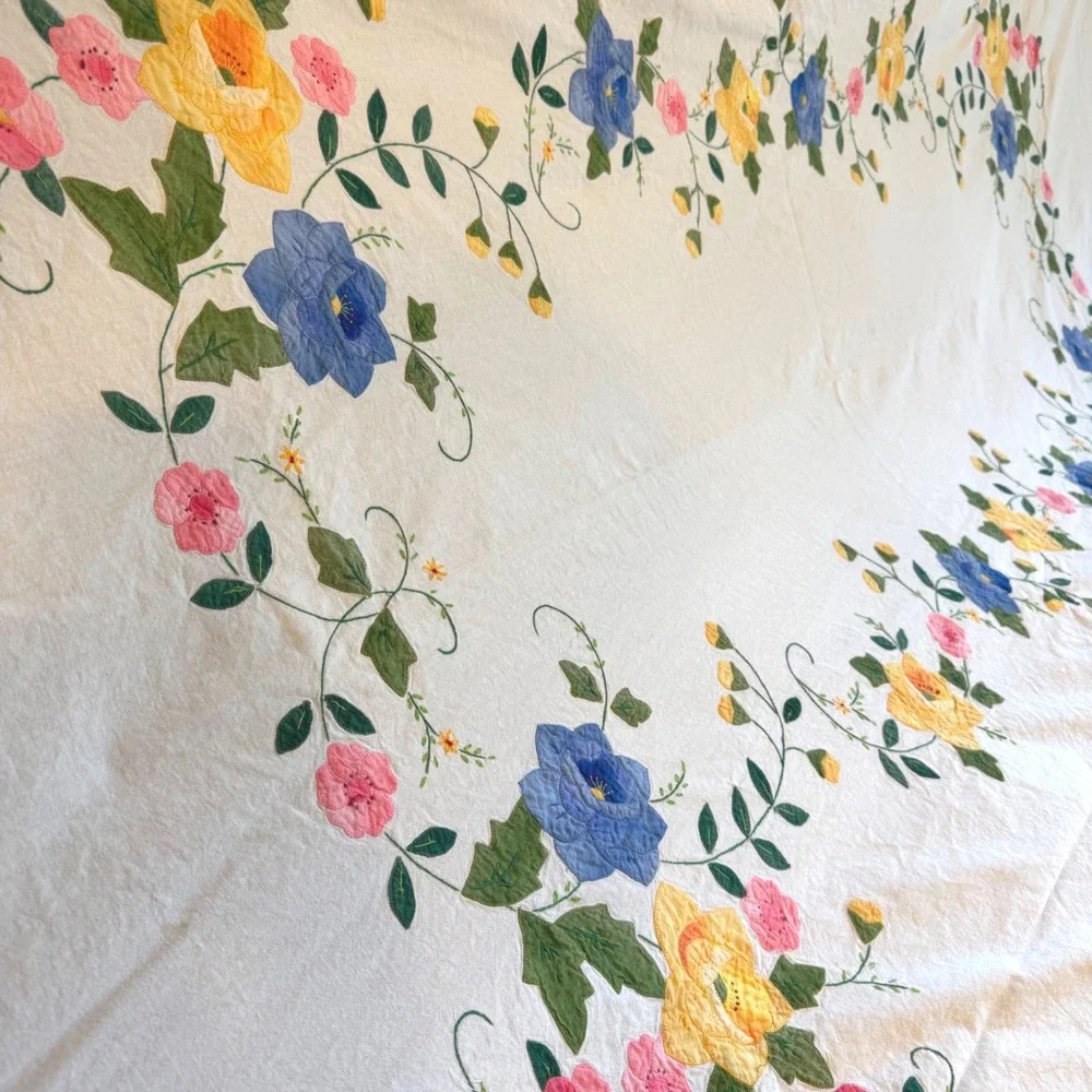 Vintage 1940s Floral Tablecloth and Napkins Set, Large 95